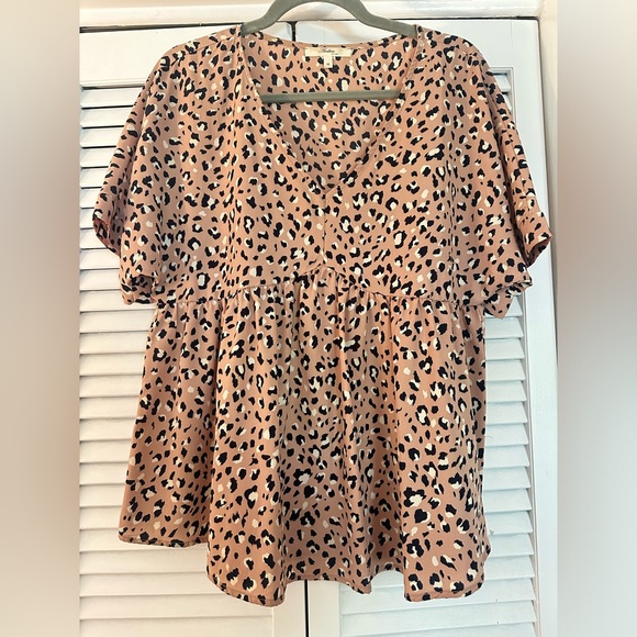 ANDREE BY UNIT Tops - Leopard Vneck Blouse